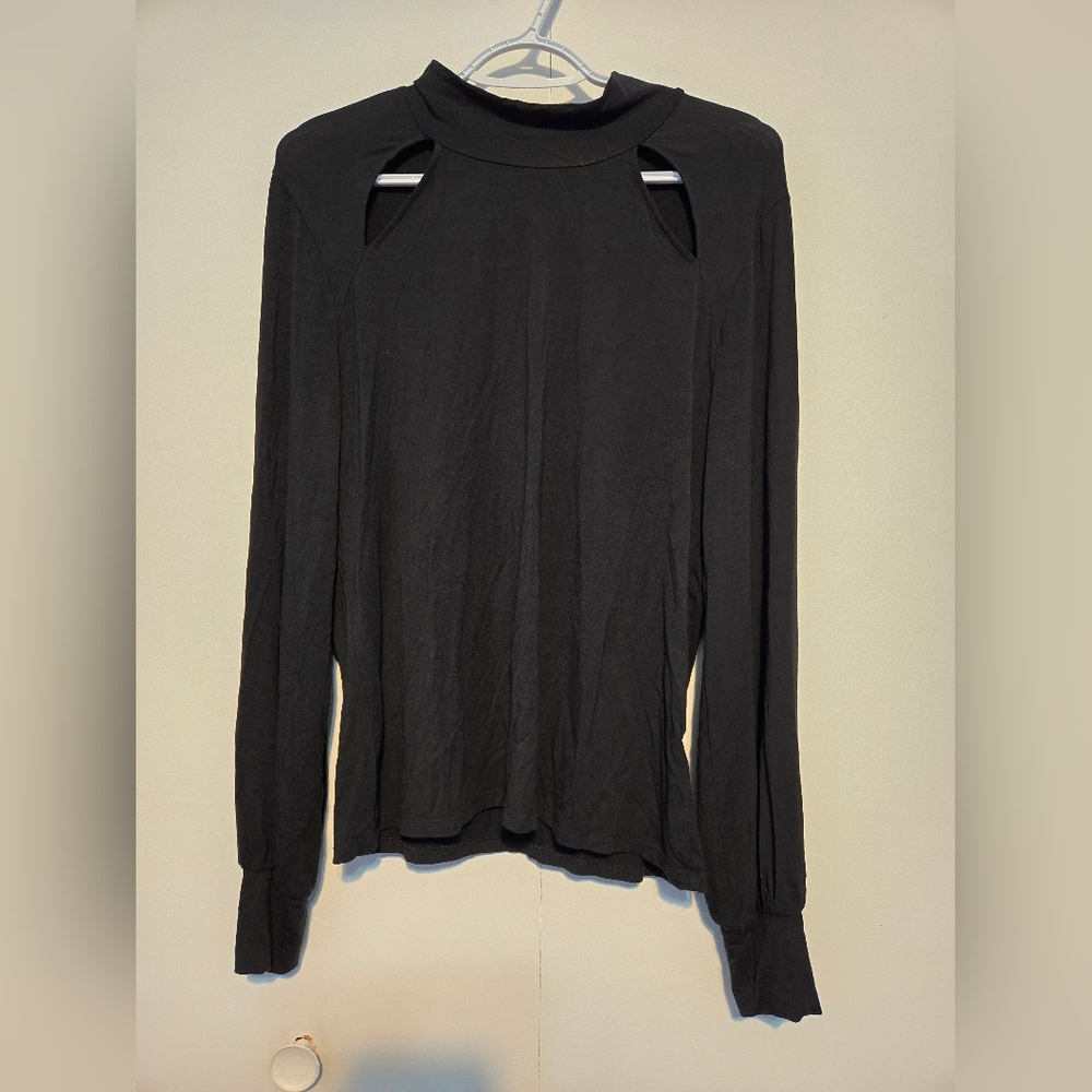 Mac and Me Women's Black Cutout Blouse-Size‎ Large